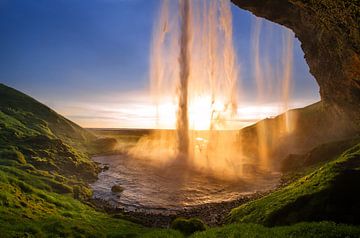 Icelandic waterfall by Vincent Xeridat