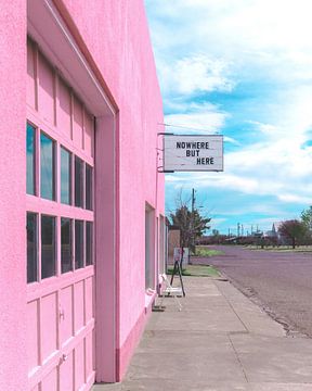 Nergens anders dan hier van Tom Windeknecht