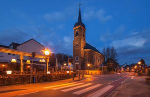 Sint-Agathakerk (Eys) tijdens he blauwe uurtje von John Kreukniet