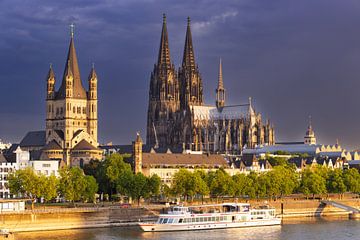 Nuages d'orage au-dessus de la cathédrale de Cologne sur Walter G. Allgöwer