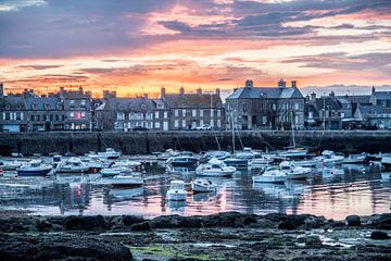The port of Barfleur by Annelies Martinot