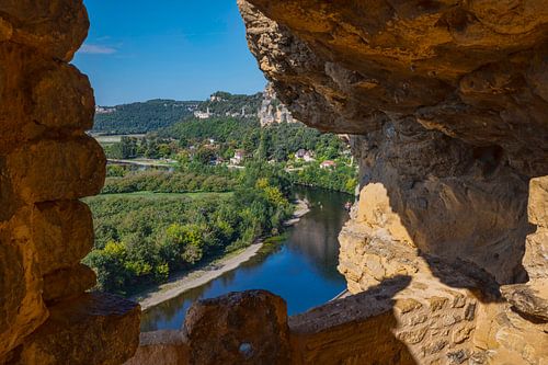 vue depuis les hautes falaises près de roque la gageac en france sur la rivière dordogne