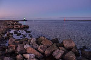 Mole an der Küste der Ostsee in Warnemünde