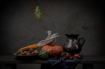 Stilleven herfst - klassiek stilleven met pompoen. van John Goossens Photography