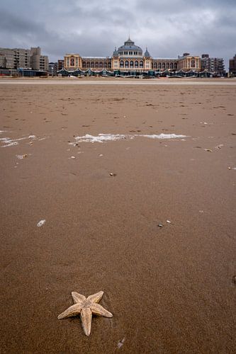 Drastic weather over the Grand Hotel Amrâth Kurhaus in Scheveningen