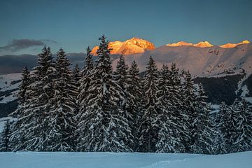 Abendliche Träumereien über das Mont-Blanc-Massiv im Winter von jean-michel deborde