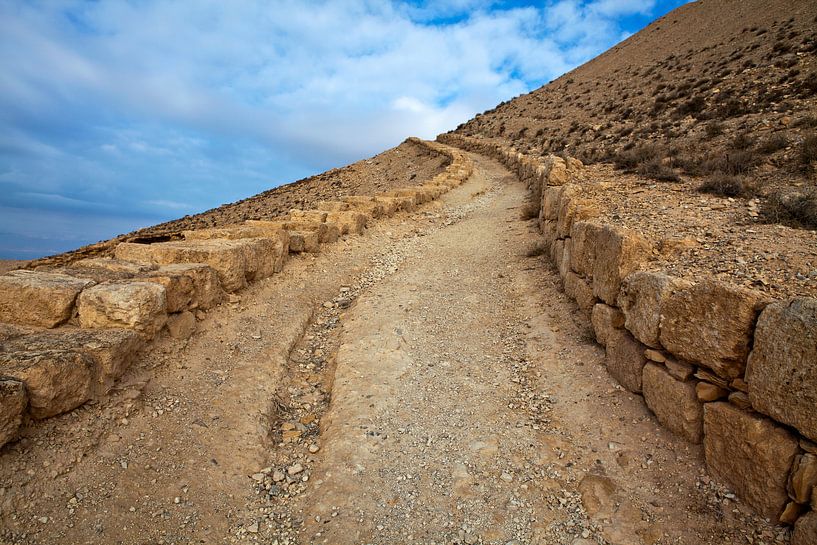 Unendlicher Weg in den Bergen Jordaniens von WorldWidePhotoWeb