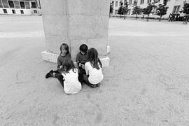 Spielende Kinder im Pátio das Escolas der Universität von Coimbra