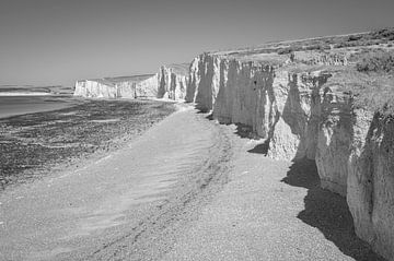 Zwart wit Seven Sisters in Engeland, Sussex van Christa Stroo fotografie