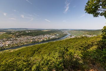 Panoramic view of the Moselle valley and the town of Bernkastel-Kues by Reiner Conrad