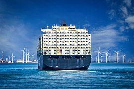 Conteinerschiff in der Nordsee von Herbert Böck