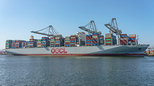 Containerschiff der OOCL United Kingdom.
