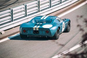 Ford GT40 verlässt die Boxen