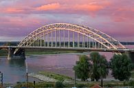 Waalbrug te Nijmegen met een mooie lucht van Anton de Zeeuw thumbnail