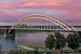 Waalbrücke bei Nijmegen mit schönem Himmel von Anton de Zeeuw