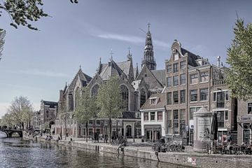 Oudezijds Voorburgwal met de oude kerk als pentekening weergegeven. van Robert Jan Smit