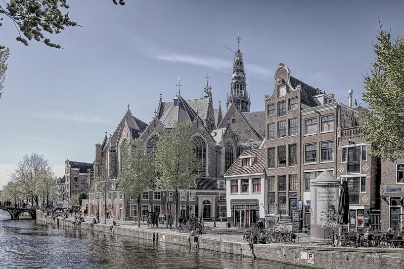 Oudezijds Voorburgwal mit der alten Kirche, dargestellt als Federzeichnung. von Robert Jan Smit