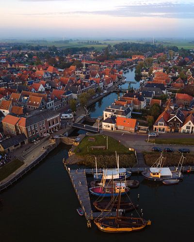 Makkum Haven bij Avondlicht