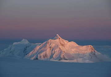 Alpenglühen Mount Hunter von Menno Boermans