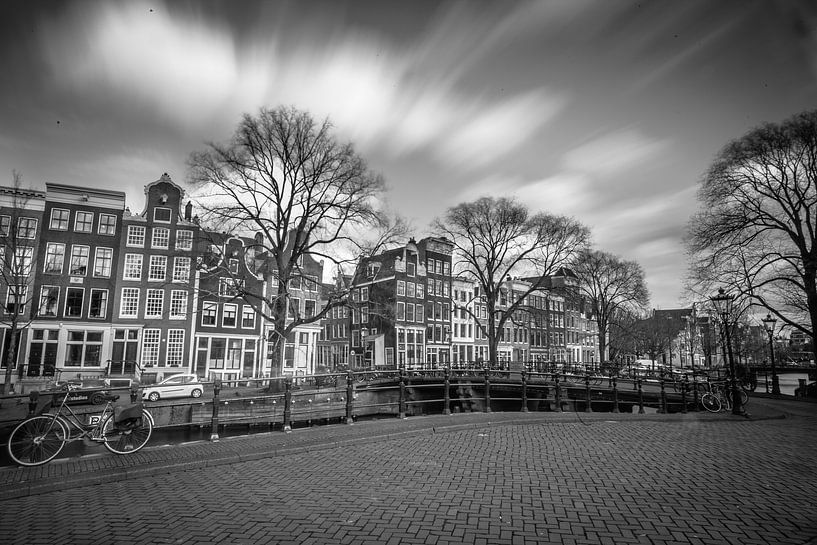Brouwersgracht in zwartwit, Amsterdam van Stewart Leiwakabessy