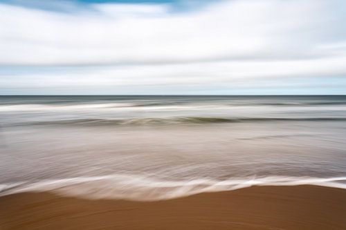 Mer en mouvement sur la côte néerlandaise