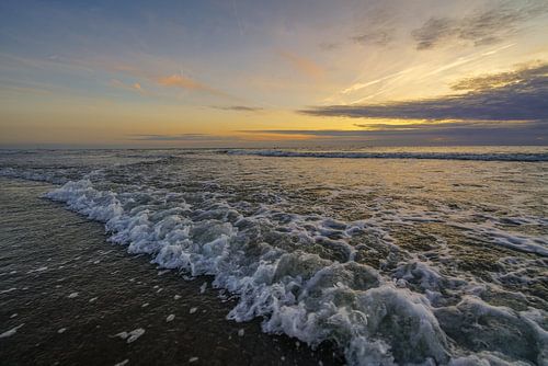 Zonsondergang aan zee