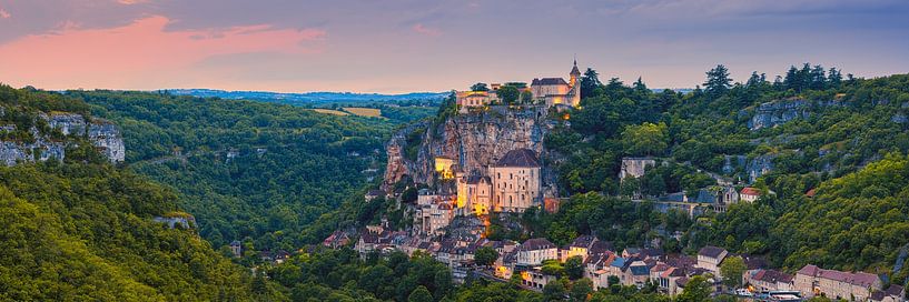 Panorama en zonsondergang bij Rocamadour, Frankrijk van Henk Meijer Photography