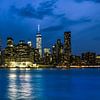 Manhattan Skyline bij nacht van Tessa Louwerens