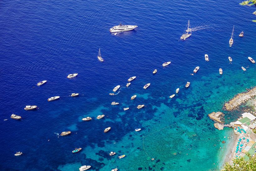 Viele Boote rund um Capri von Monique Van Den Bogaert