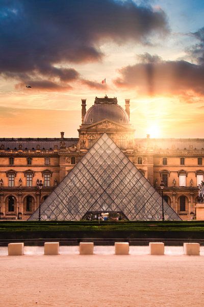 Louvre Museum by Hello Pompoyo