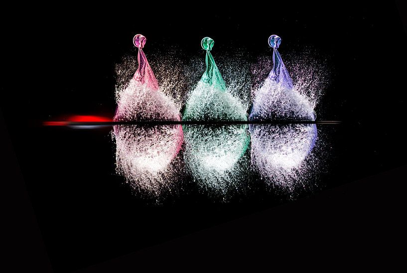 Balloons with arrow pierced by Gerhard de Wit