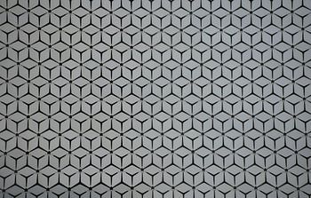 Abstract werk. Metalen platen als afscheiding