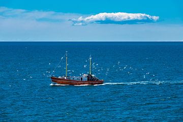 Fishing boat on the Baltic Sea sur Rico Ködder