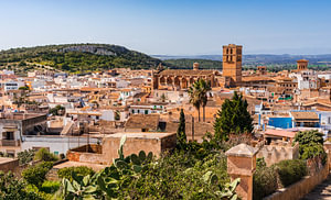 Schöne Luftaufnahme der Altstadt von Felanitx auf der Insel Mallorca, Spanien