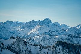 Winterlicher Blick auf den Großen Widderstein von Leo Schindzielorz