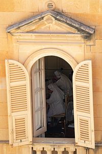 Des religieuses suivent la messe en ligne