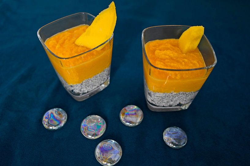 Dessert met mangopuree geserveerd in een glas van Babetts Bildergalerie
