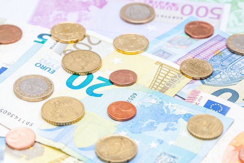 Verschillende euro's biljetten en munten par Marcel Derweduwen