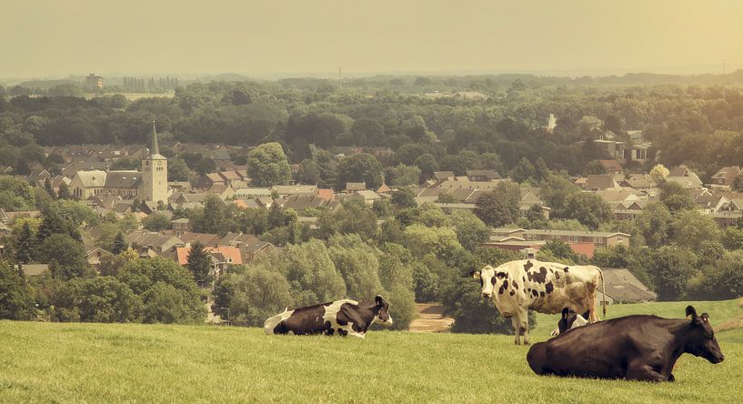 Uitzicht op kerkdorpje Simpelveld van John Kreukniet