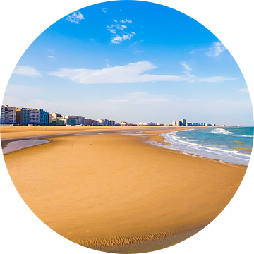 Strand van Oostende in België van Werner Dieterich