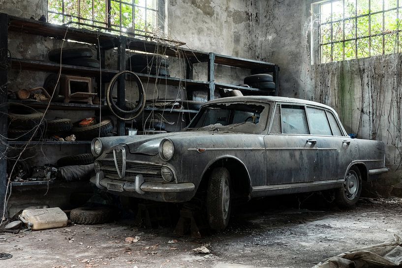 Verlassener Oldtimer - Alpha Romeo von Times of Impermanence