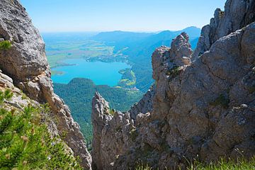 Superbe vue depuis le sentier de crête du Herzogstand sur les rochers et le Koc sur SusaZoom