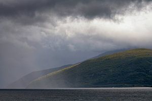 Norwegen an einem bewölkten Regentag