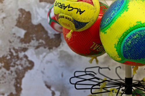 Ballen bij kiosk in de Algarve.