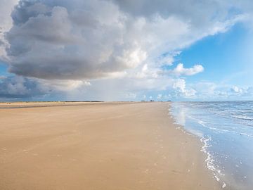 Paysage nuageux sur la plage de la mer du Nord sur Animaflora PicsStock