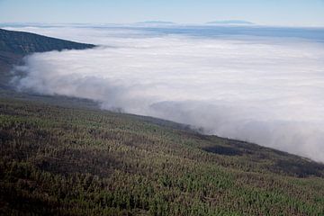 Boven de wolken: Panoramisch uitzicht vanuit het nationale park Teide, Tenerife, Canarische Eilanden van Ylenia Di Pietra