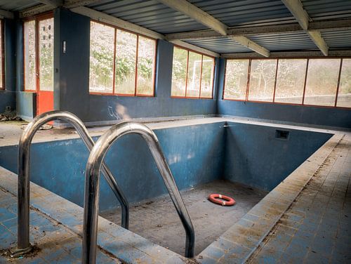 Zwembad in een Verlaten Vervallen Villa