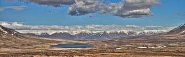Small lake & snowy mountains van BL Photography