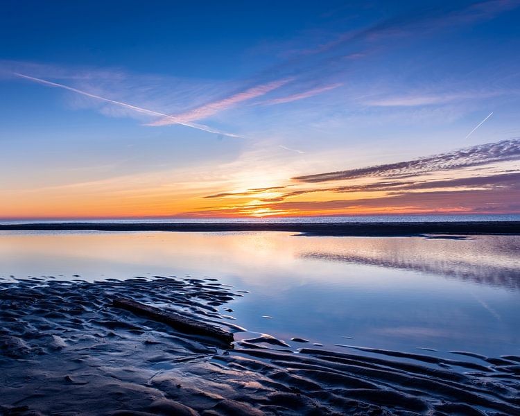 Sunset at beach by Rob Rollenberg