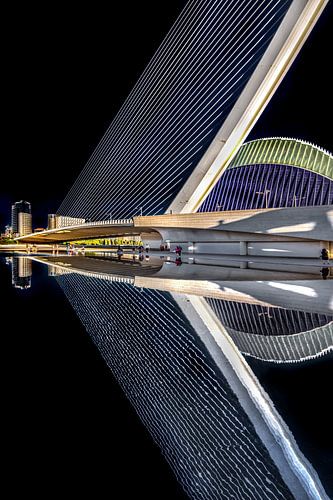 Moderne Brücke in der spanischen Stadt Valencia